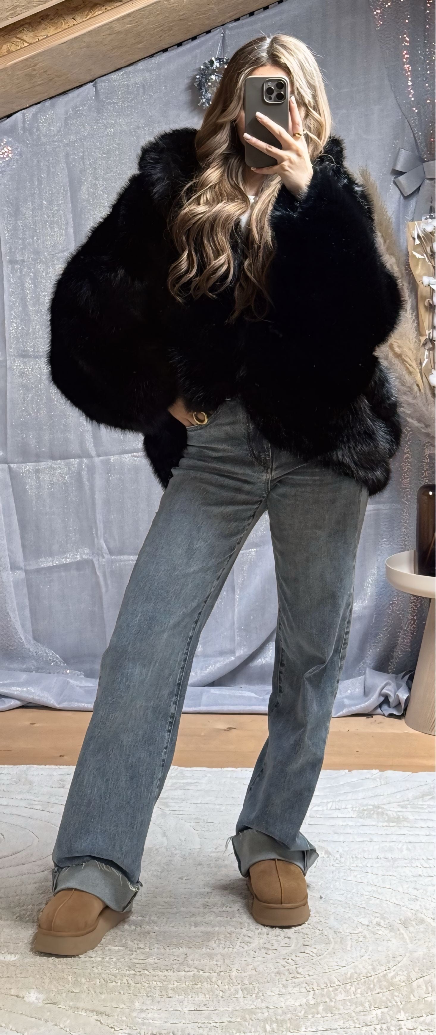 Fourrure à capuche Noir