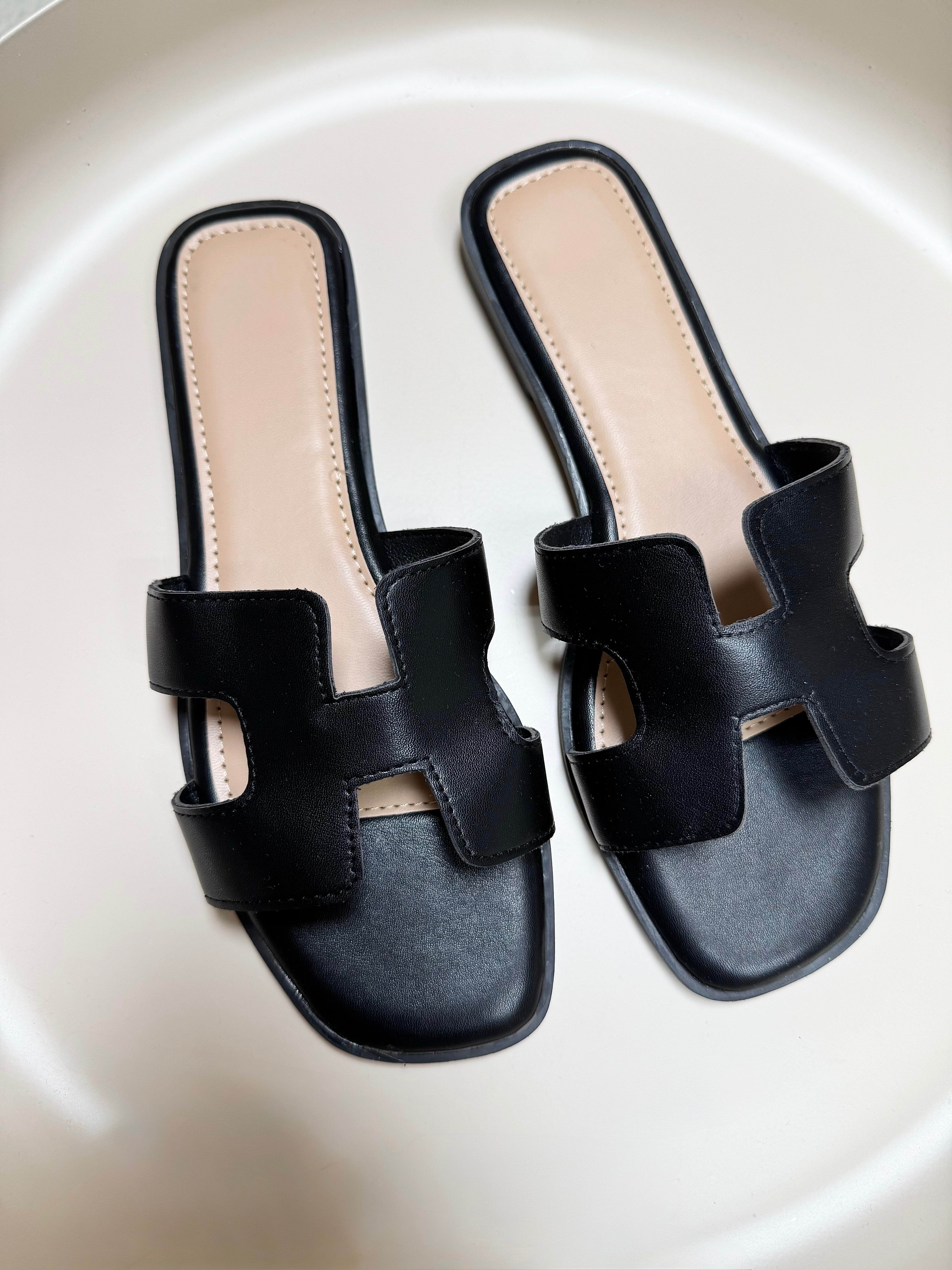 Claquettes inspi Oriane Noir