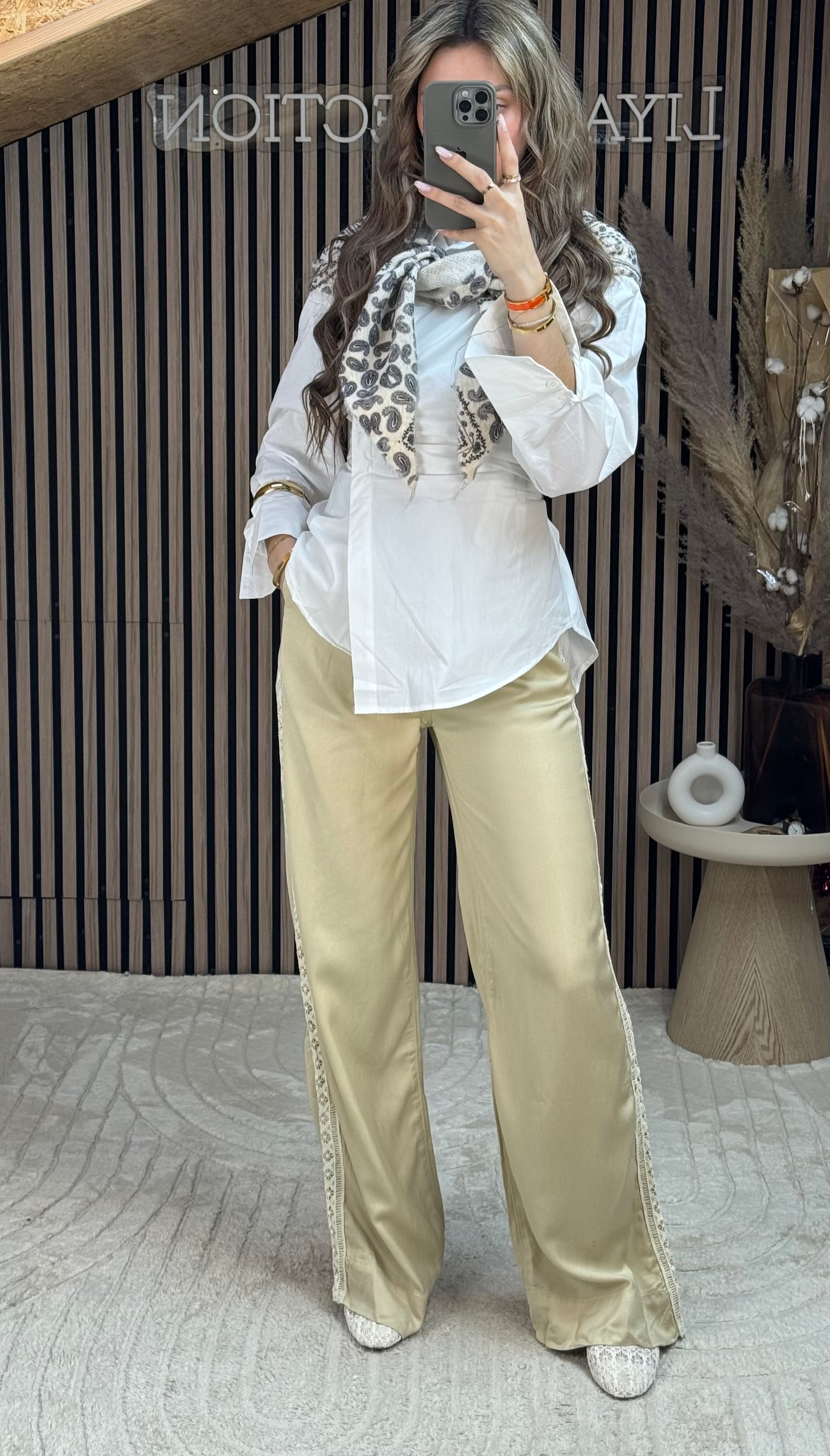 Pantalon beige brodé