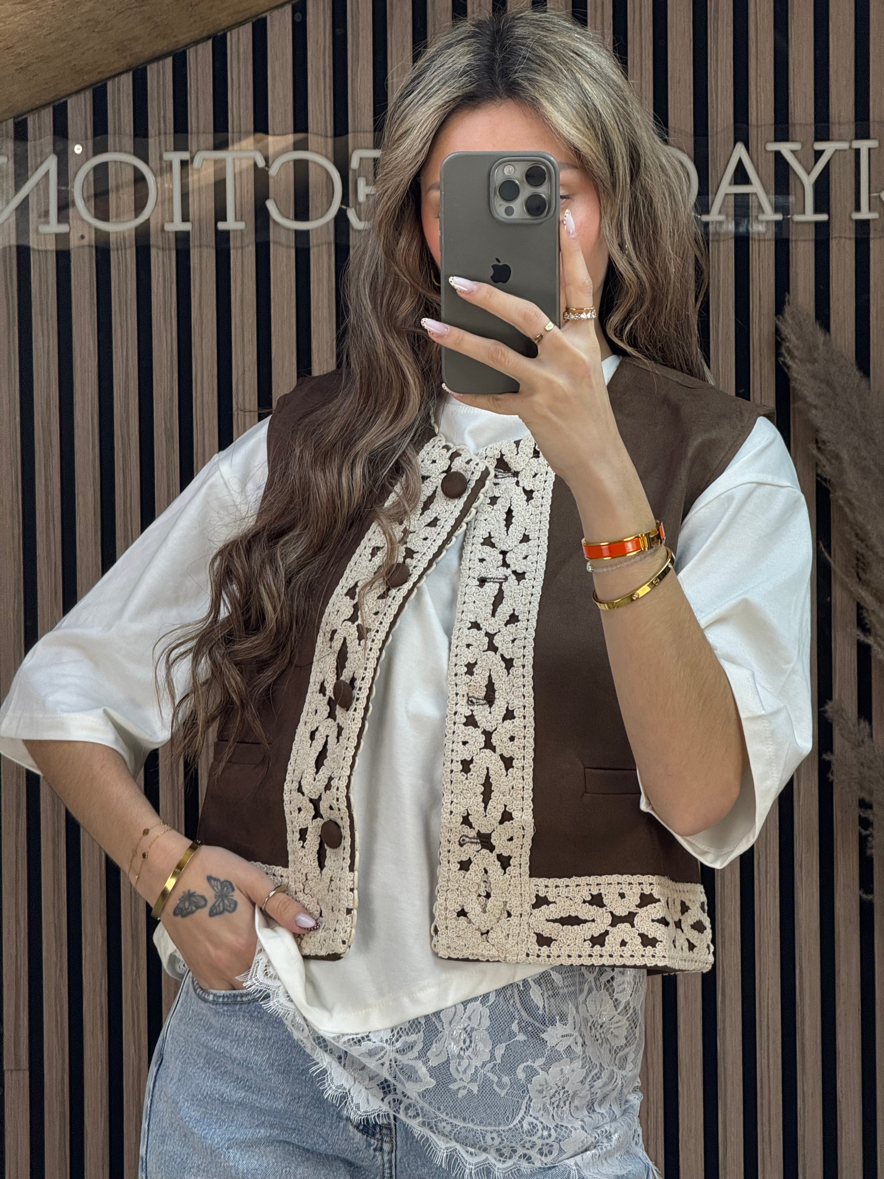 Veste sans manches marron brodé