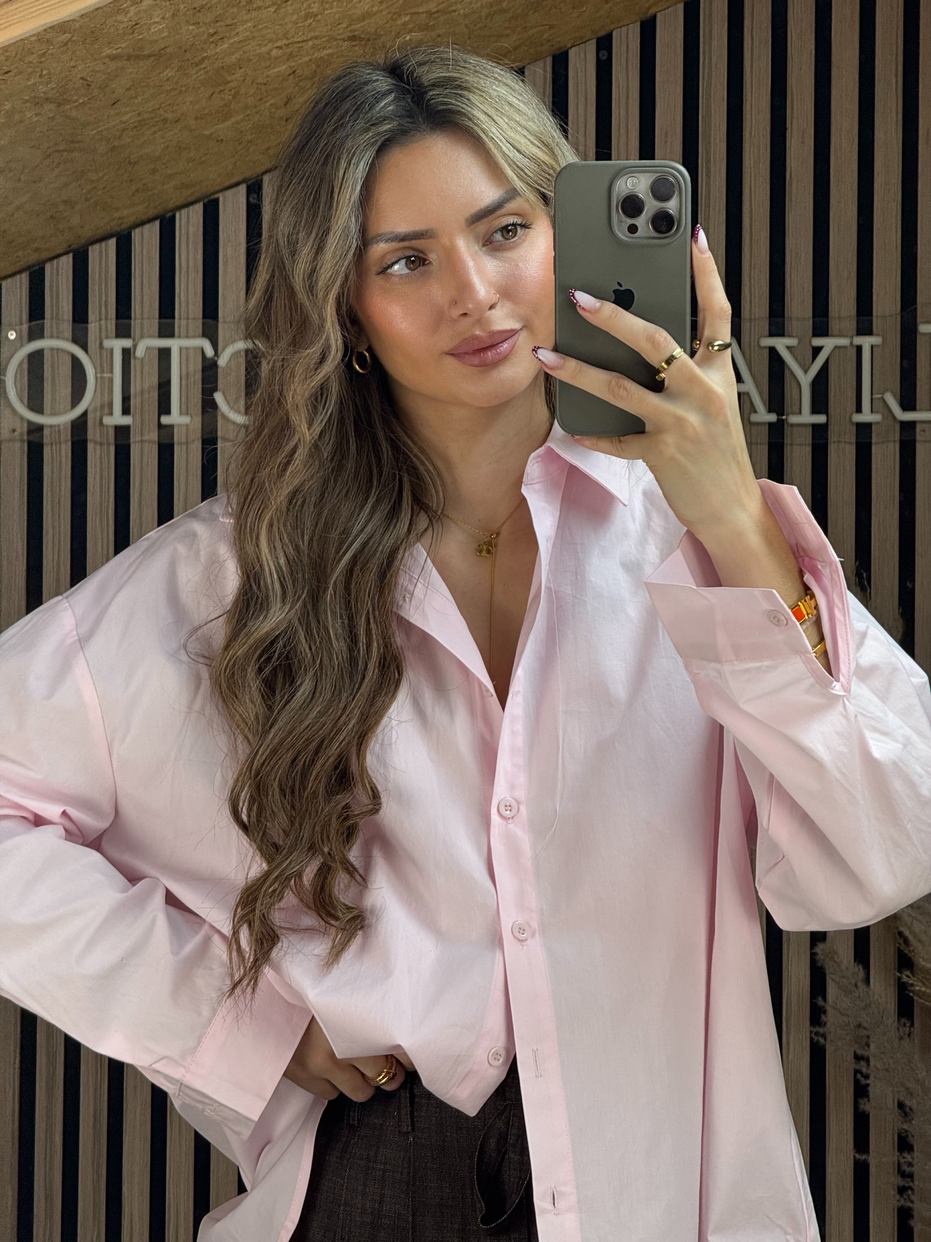 Chemise à noeud rose