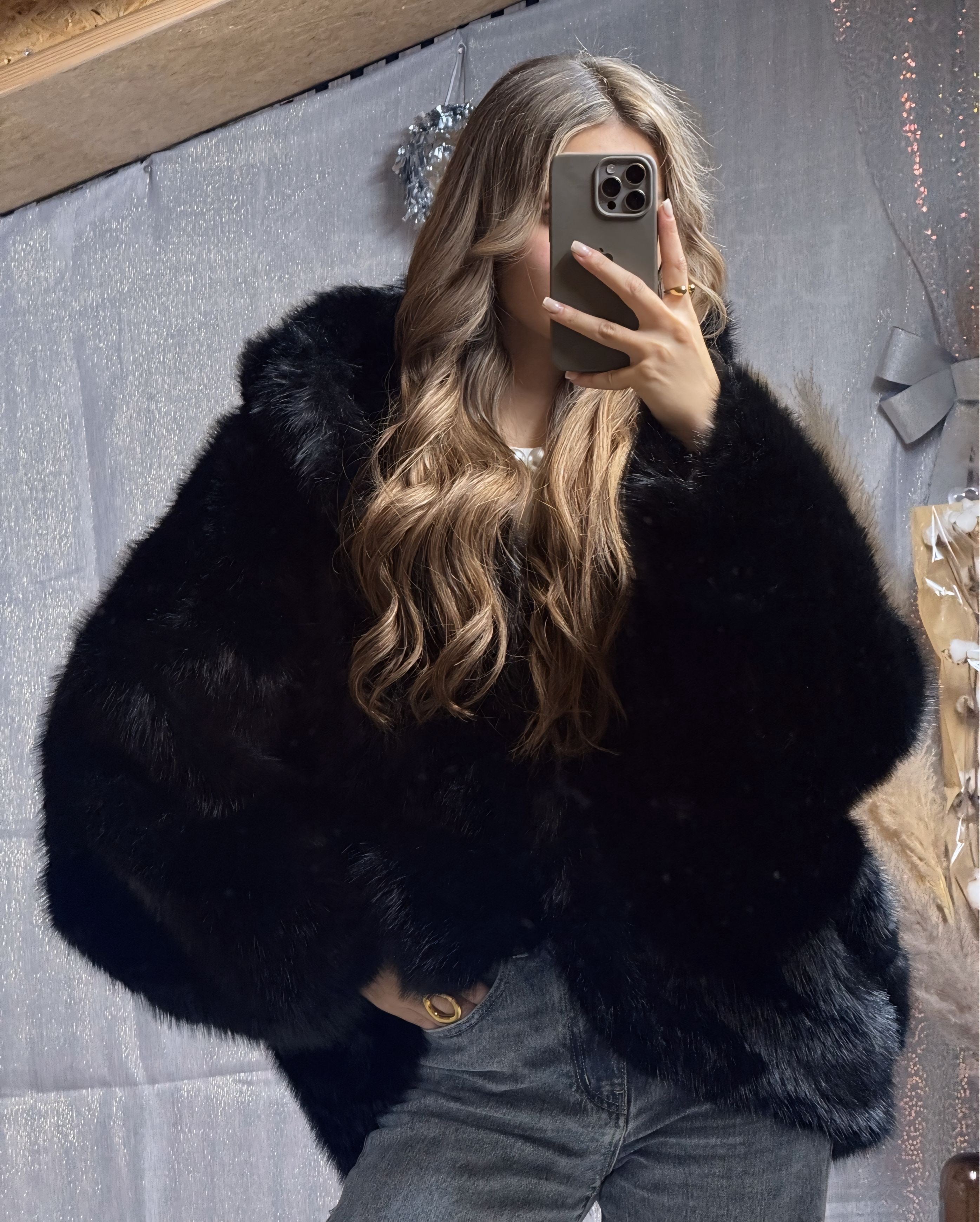 Fourrure à capuche Noir