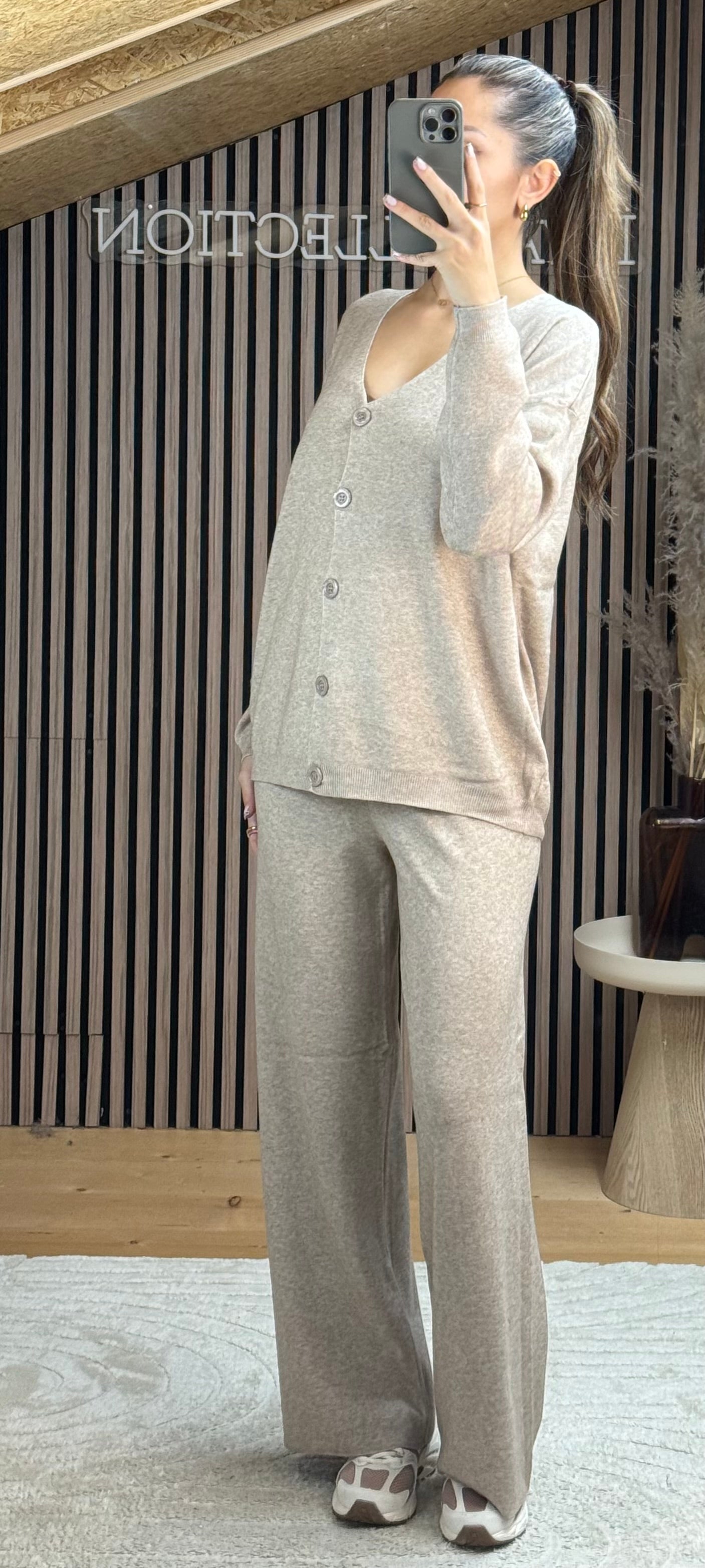 Ensemble à boutons taupe