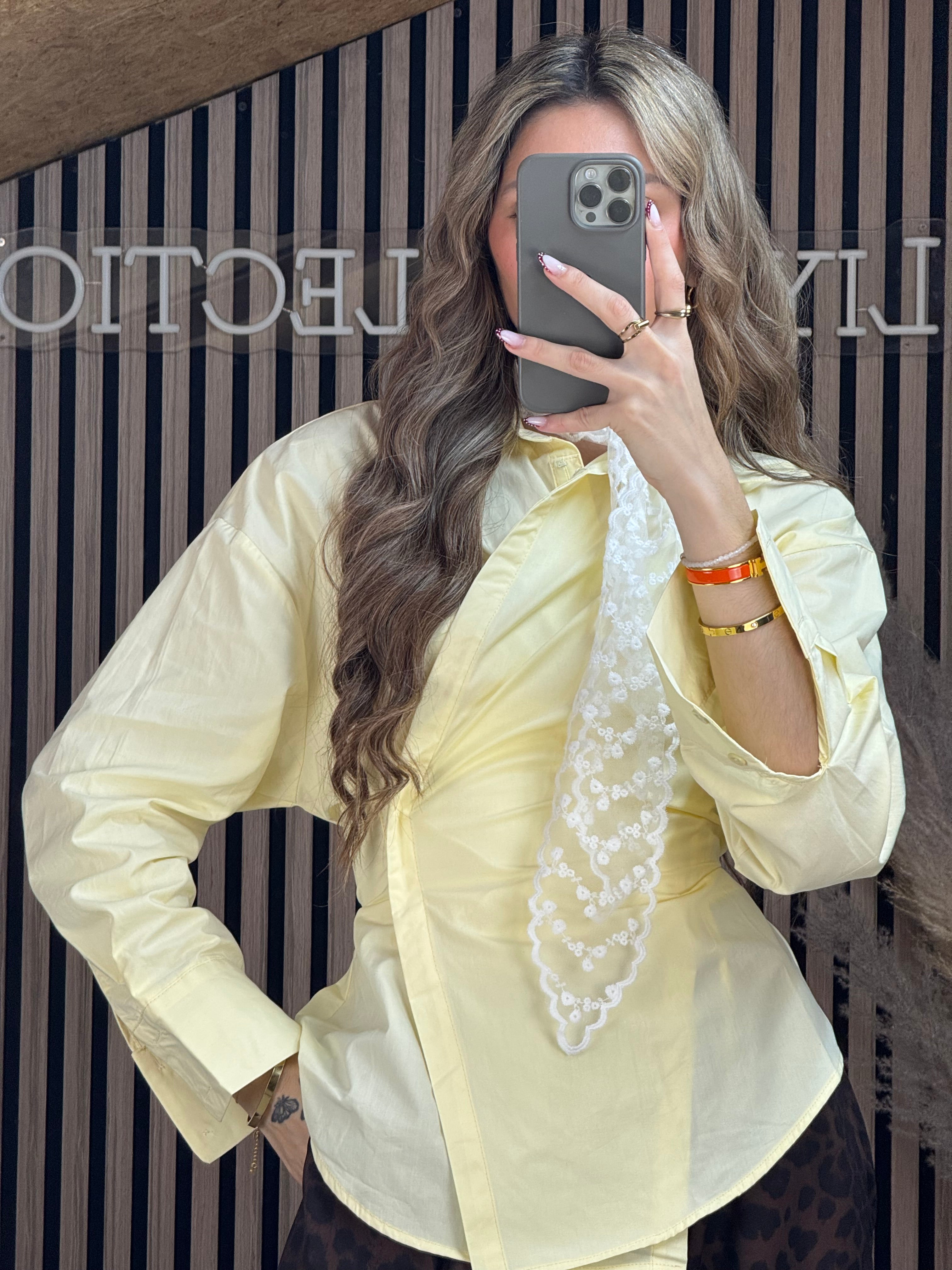 Chemise cintré jaune