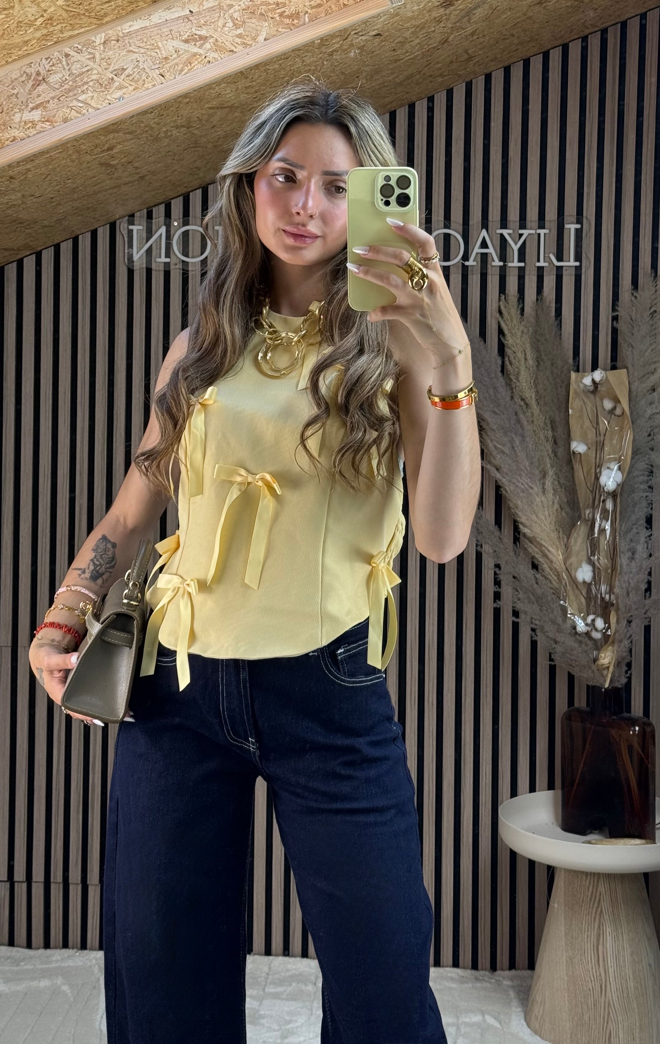 Top à noeud jaune