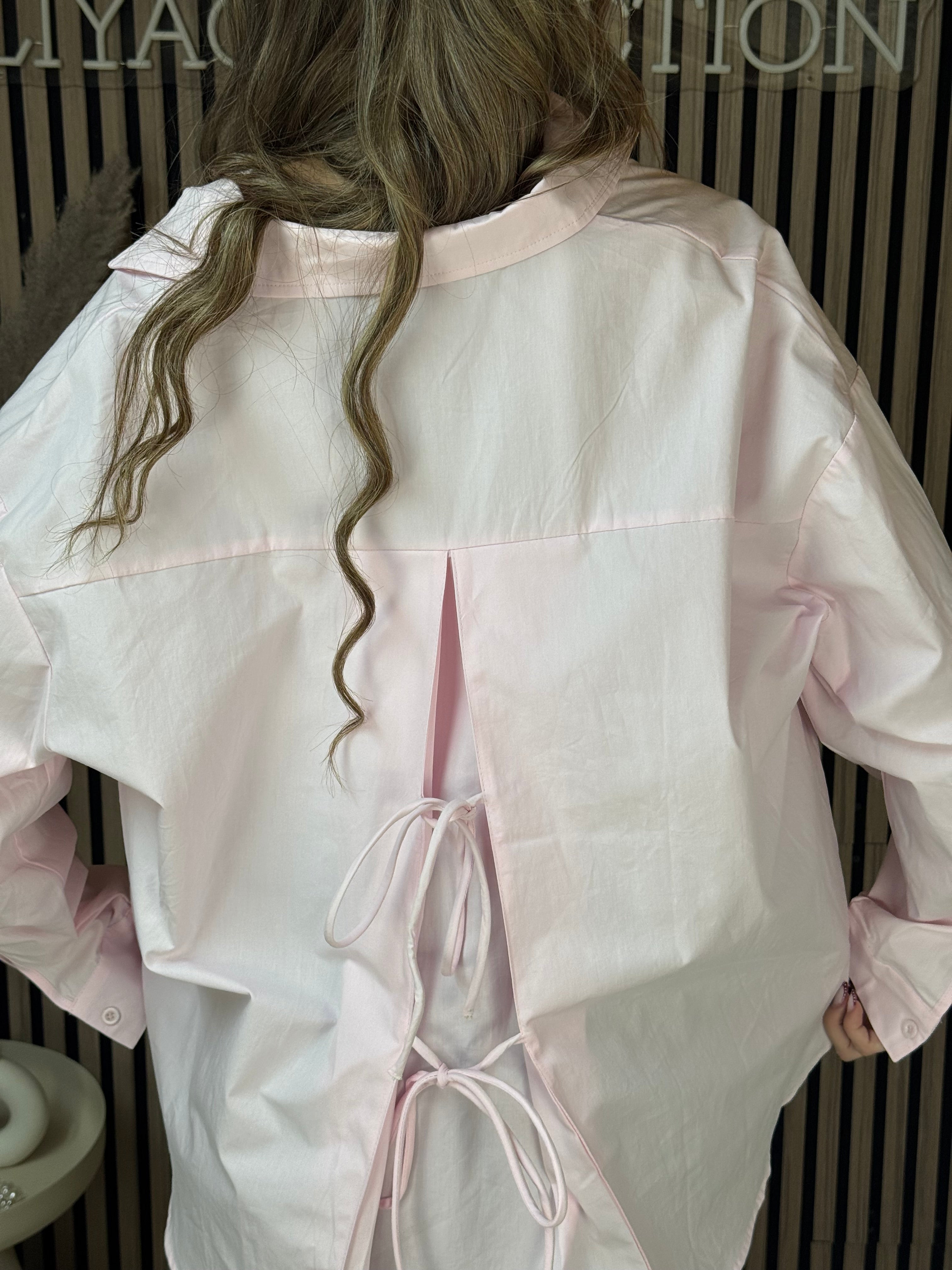Chemise à noeud rose