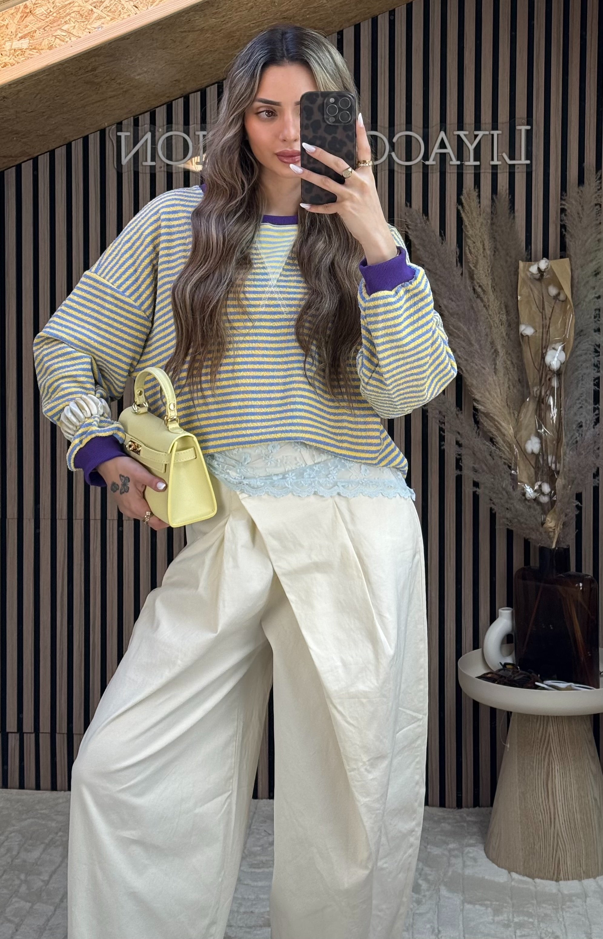 Pull rayé bleu et jaune