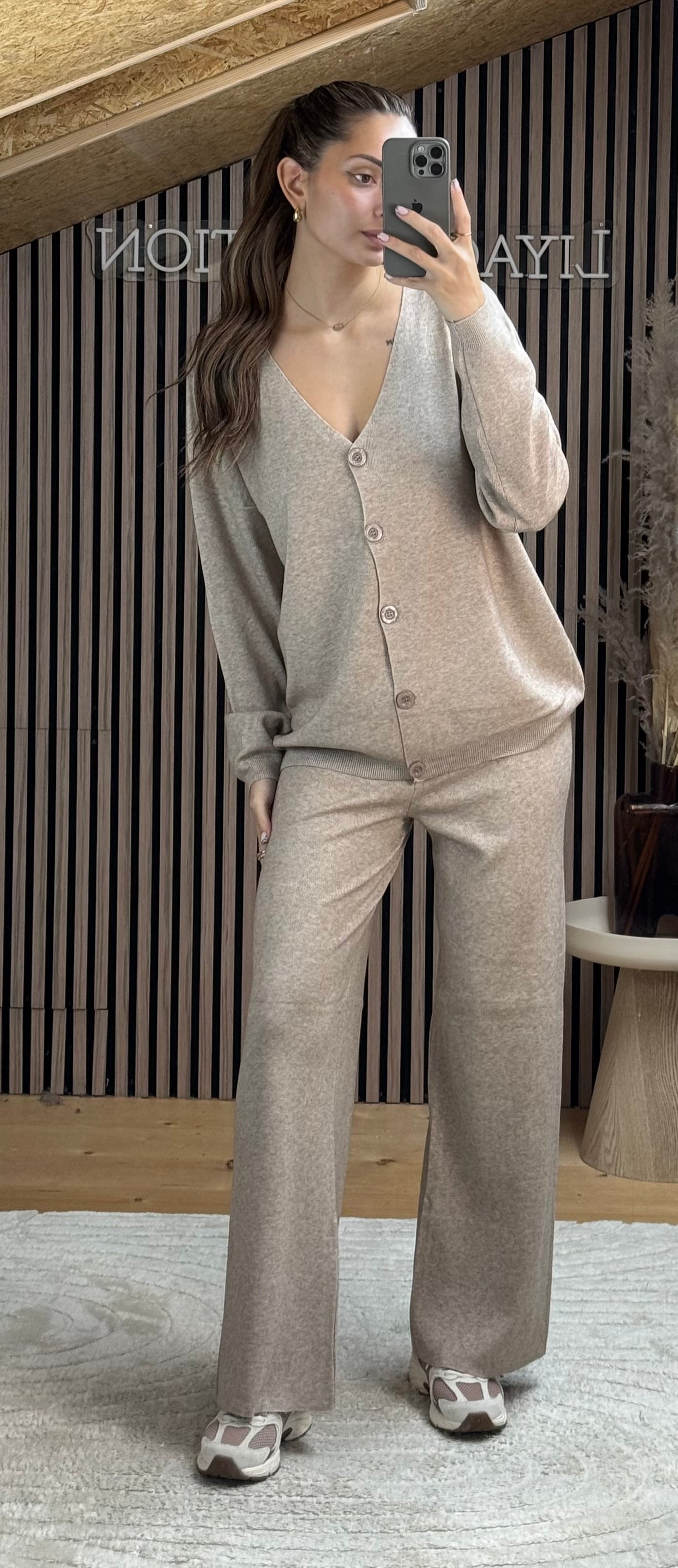 Ensemble à boutons taupe