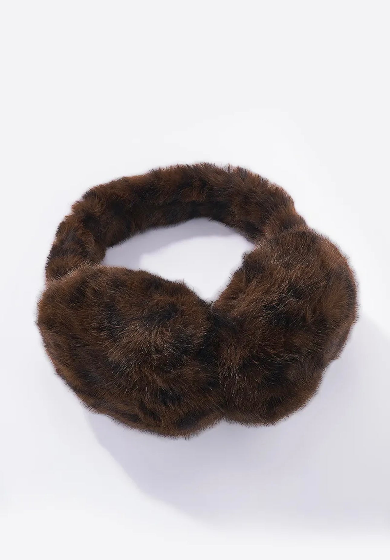 Cache-oreille Marron